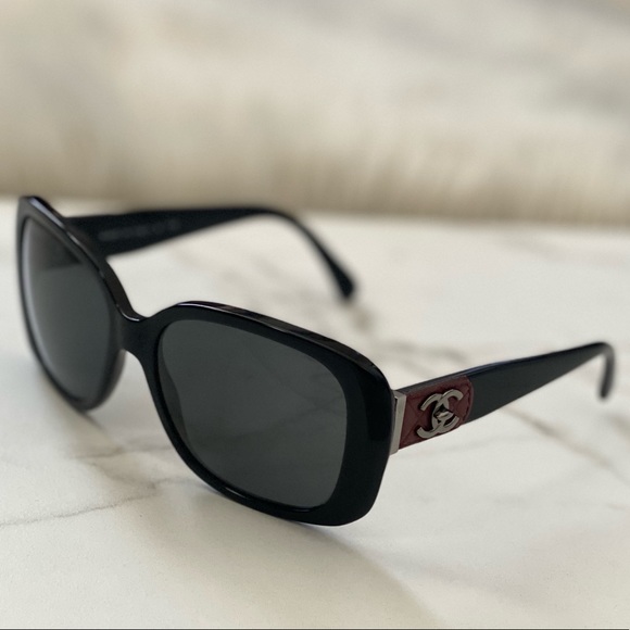 CHANEL Accessories - CHANEL 5234-Q Turnlock Sunglasses